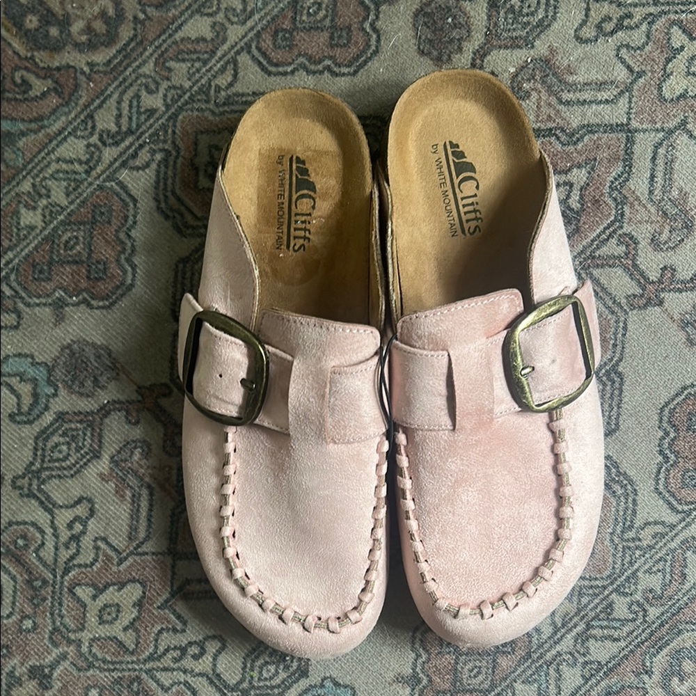 Cliffs by WHITE MOUNTAIN Pink Moccasins Soft Suede Never Worn